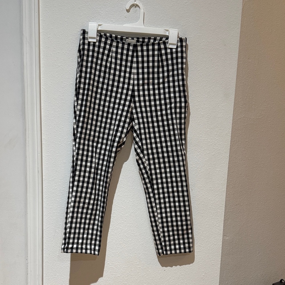 Cropped Black and White Checkered Pants